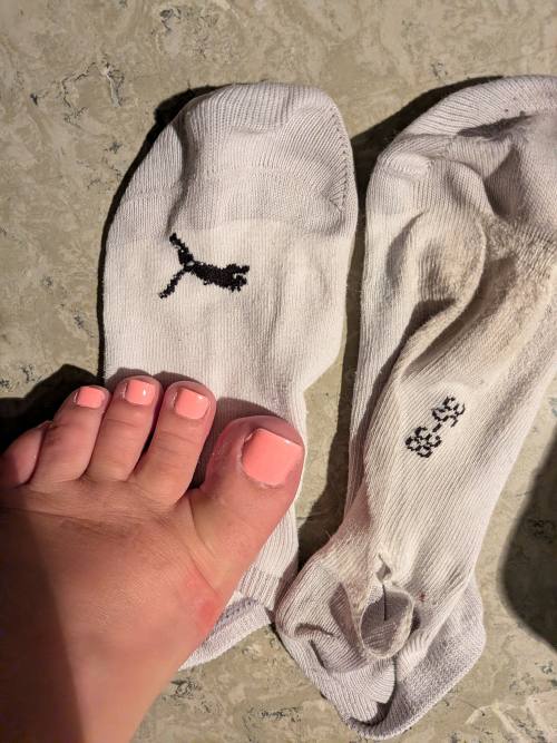 🧦👣 Getragene PUMA-Söckchen mit Loch 😈