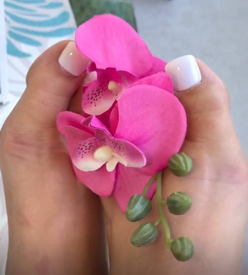 🌸 Zarte Berührungen – Füße & Orchidee 👣💕