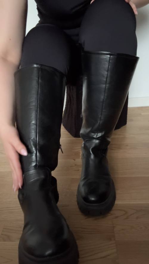Dein Platz ist hier unten – genau dort, wo du hingehörst. 👢👇